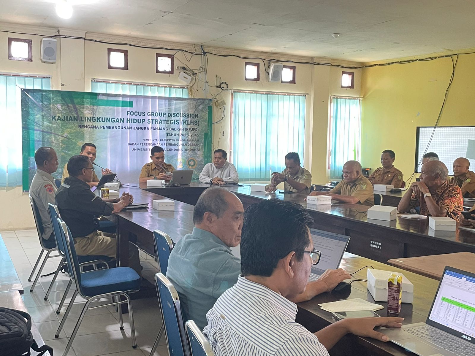 Rapat Focus Group Discussion (FGD) Akhir KLHS RPJPD Kabupaten Manggarai Barat Tahun 2025-2045